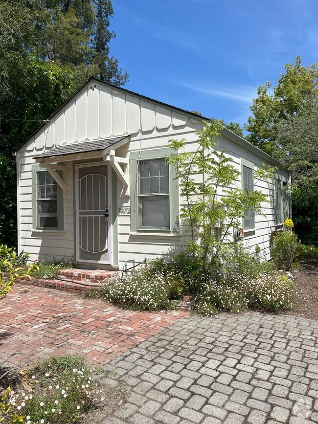 Building Photo - 2317 Harvard St