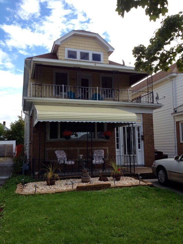 Primary Photo - 165 Virgil Ave