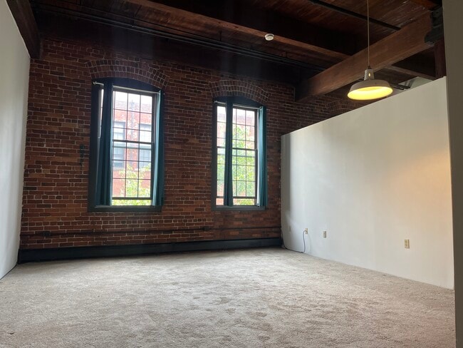 Building Photo - 84 Union Pl