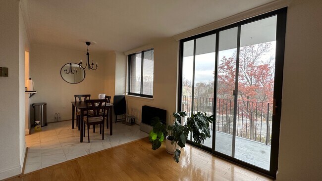 Foto del edificio - 4401 Cherry Hill Rd