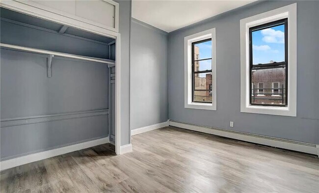 Foto del edificio - 658 Watkins St