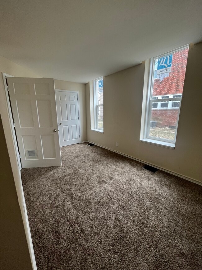 Building Photo - 1102 N 10th St