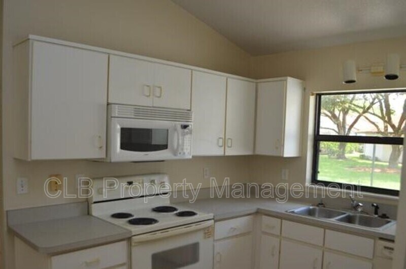 Building Photo - 109 Chickadee Ct