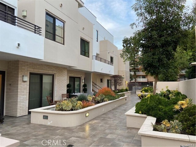 Building Photo - 2428 E Del Mar Blvd