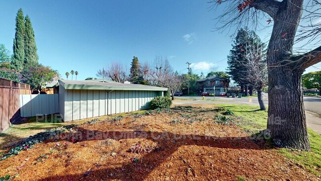 Building Photo - 1730 Center Rd