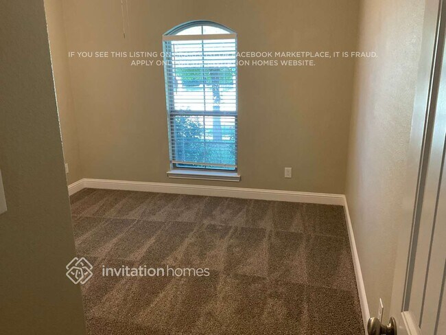 Building Photo - 5609 Paradise Dr