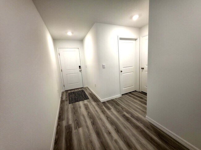 Foto del edificio - 5220 Berry Bay Ave