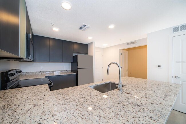 Foto del edificio - 5579 Millenia Park Blvd