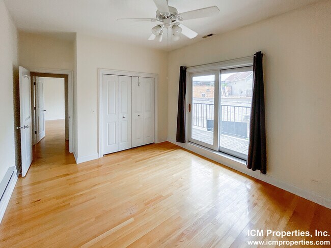 Foto del edificio - 2927 N Southport Ave