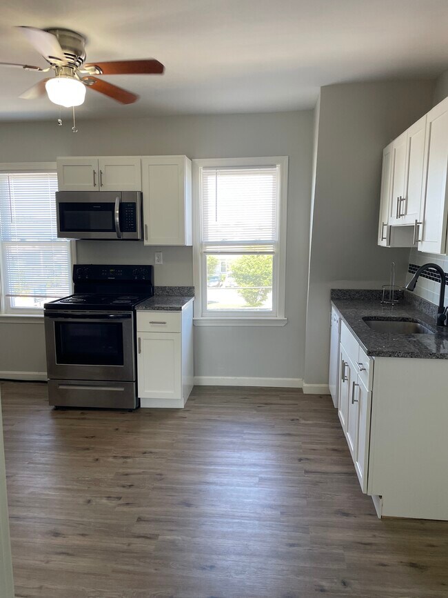 121 Rogers St Unit 3, Dartmouth, MA 02748 Apartments in Dartmouth, MA