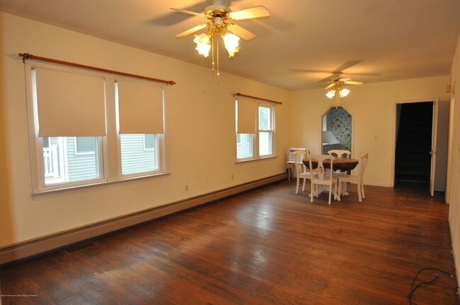 Building Photo - 608 Mercer Ave