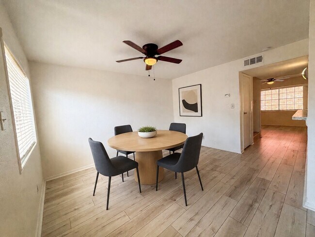 Foto del edificio - 11002 Hammerly Blvd