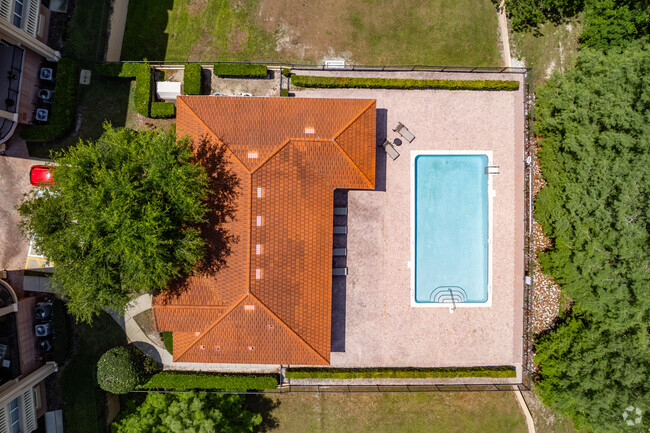 Piscina - Lotus Vista Condominiums