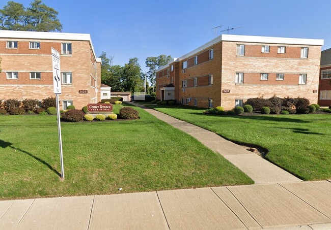 Building Photo - 7423 Center St