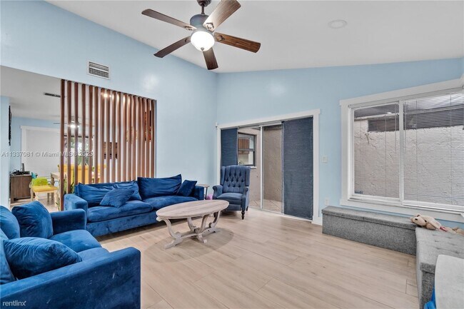 Foto del edificio - 3 br, 2 bath Townhome - 607 Village Lake Dr