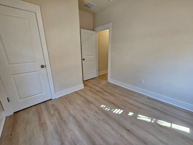 Foto del edificio - 103 Forest Cir