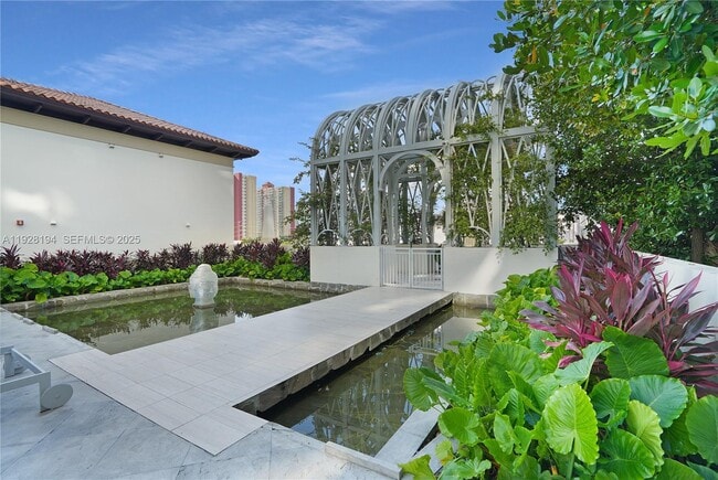 Foto del edificio - 250 Sunny Isles Blvd