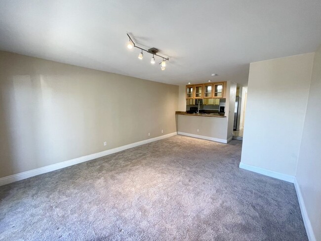 Foto del edificio - Beautiful 2 Story 2 Bed 2 Bath Condo in Mi...