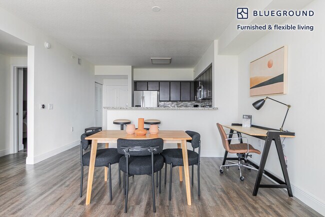 Foto del edificio - 987 SW 37th Ave