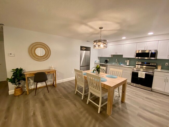 Foto del edificio - 299 E Central Blvd