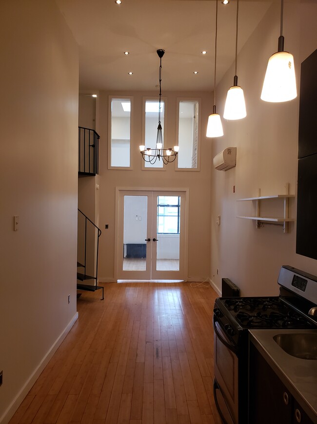 Building Photo - 1516 Gates Ave