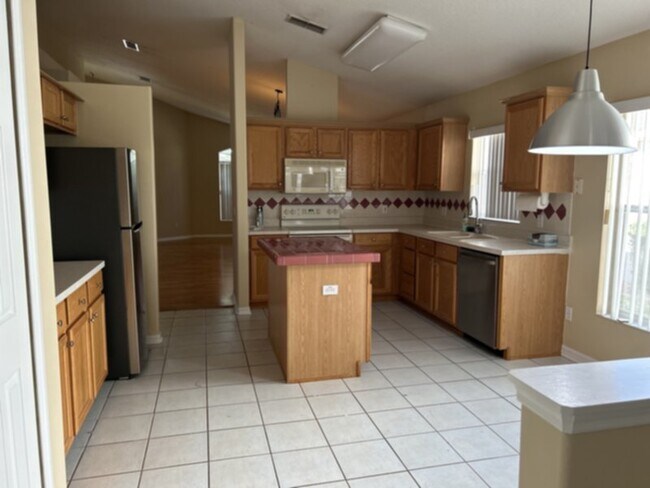 Building Photo - 4/2 Pool Home for Rent $2,600/month, Pool ...
