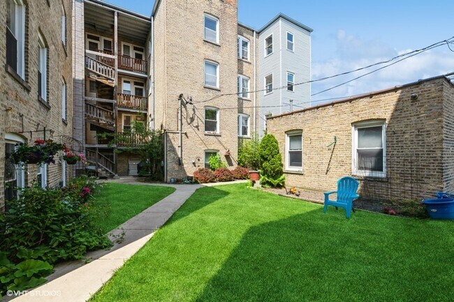 Foto del edificio - 6885 N Overhill Ave