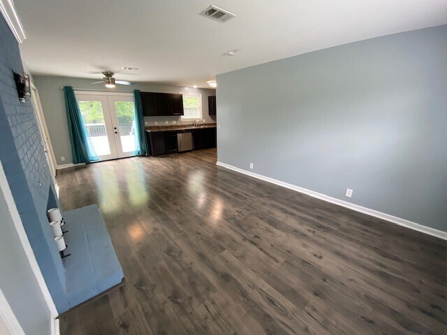 Building Photo - 2439 Bellevue Manor Dr