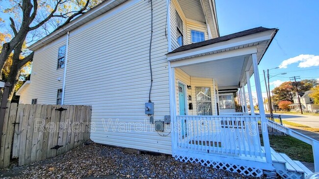 Building Photo - 1026 25th St