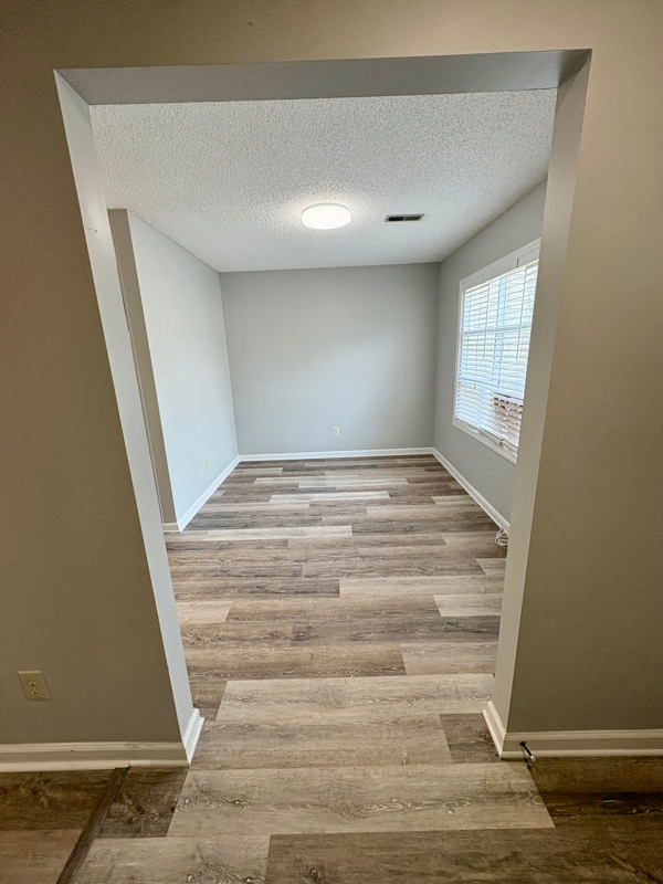 Building Photo - 317 Chateau Dr SW