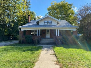 Building Photo - 607 W Green St