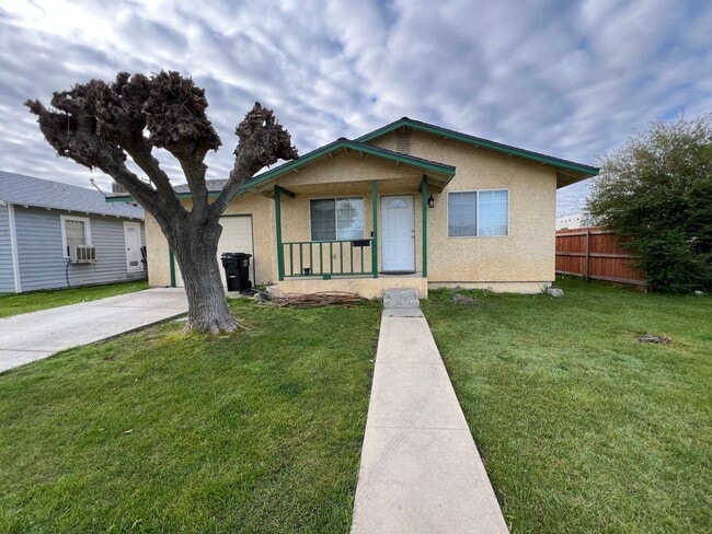 Building Photo - 1417 Hall Ave