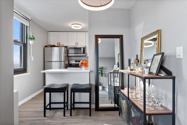 Building Photo - 5701 N Sheridan Rd