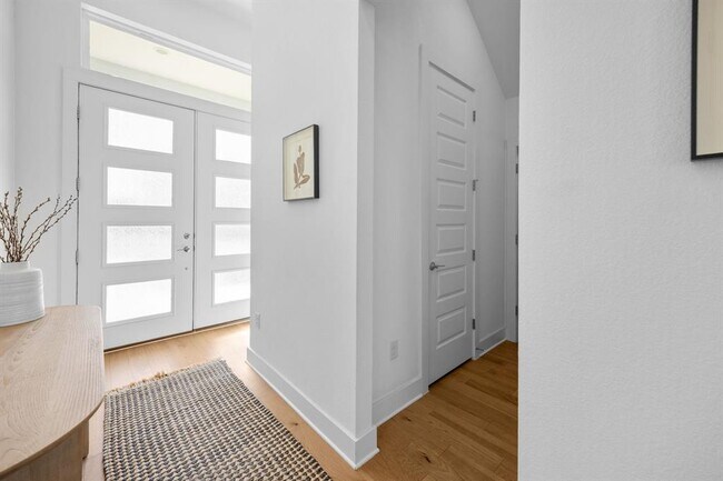 Foto del edificio - 7308 Cordoba Dr