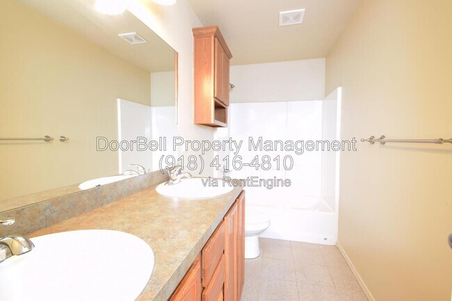 Foto del edificio - 6018 S Newport Ave