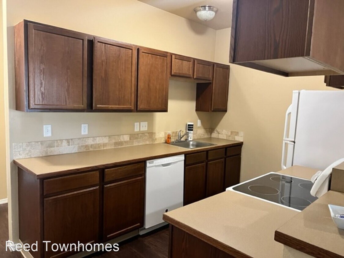 Primary Photo - 2 br, 2.5 bath Apartment - 5811-5831 Reed ...
