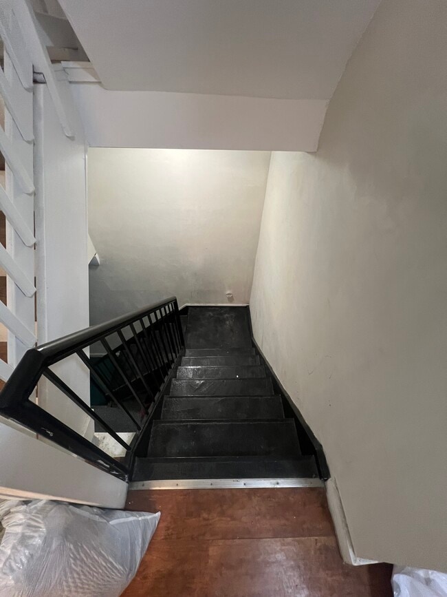 Building Photo - 2864 W 36th St