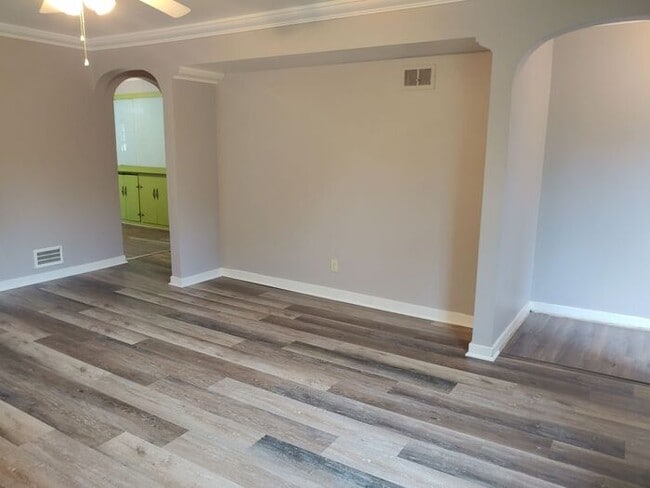 Building Photo - Charming 2 Bedroom Cottage with an Office