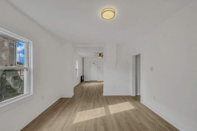 Foto del edificio - 834 Marcy Ave