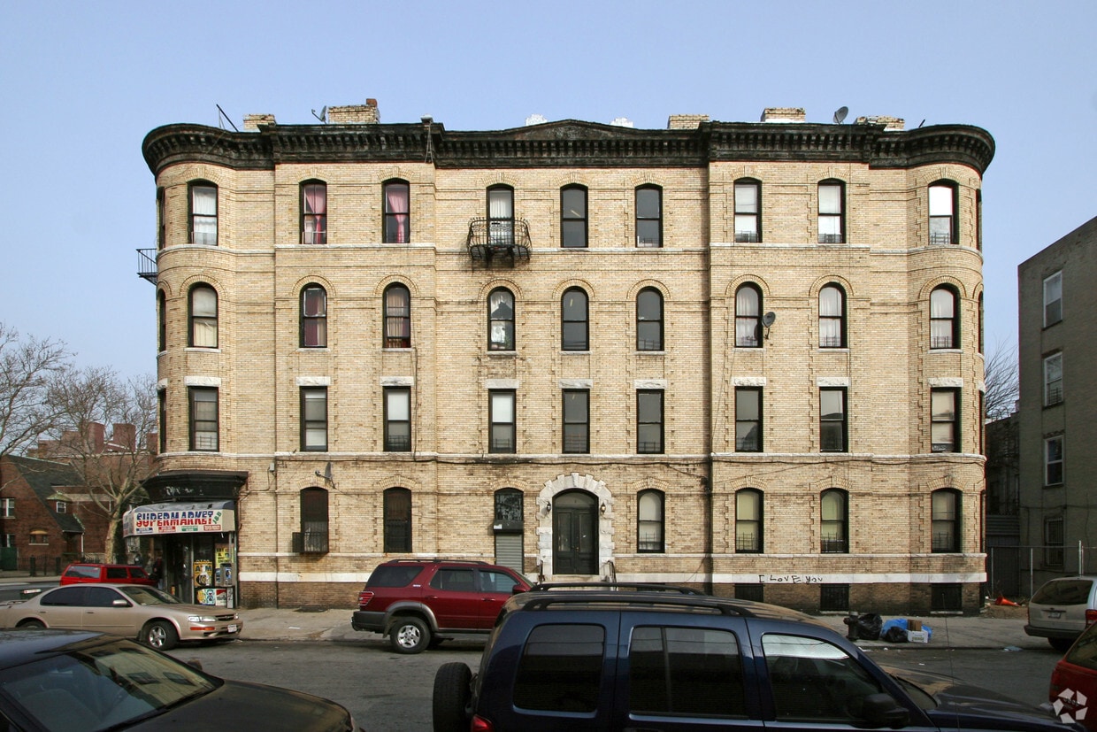 Building Photo - 989 Bedford Ave