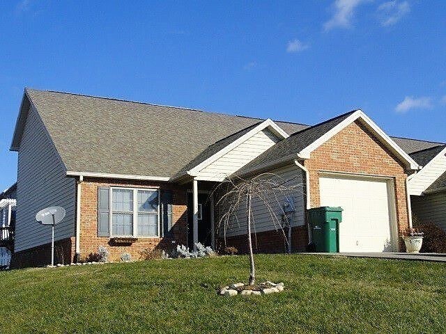 Building Photo - Comfortable and Convenient Living in Broadway