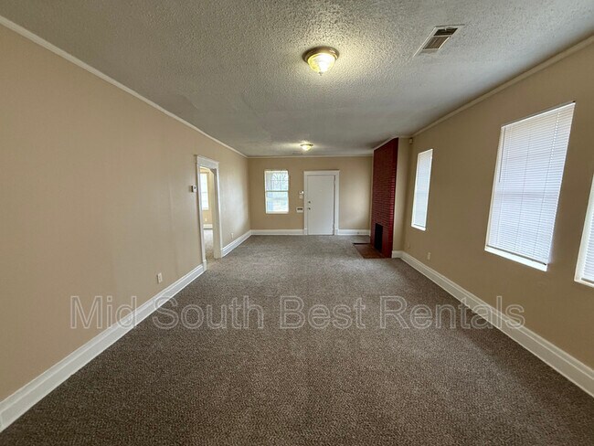 Building Photo - 870 N McNeil St