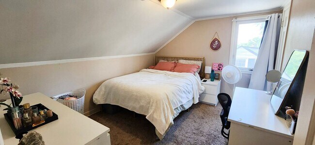 Foto del edificio - Move-In Ready Duplex Unit with Large Yard!