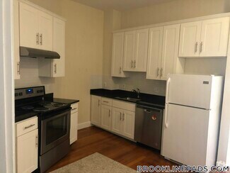 Building Photo - 1728 Beacon St