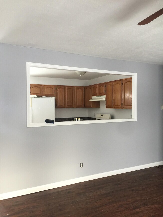 Building Photo - 879 Athena Dr
