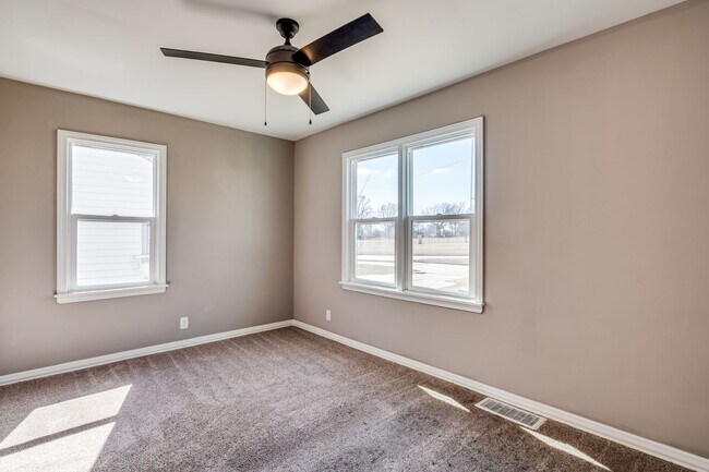 Foto del edificio - Charming Southeast 3 Bedroom, 1 Bathroom with bonus room