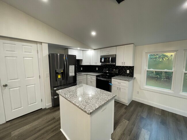 Foto del edificio - 617 Long Mountain Rd