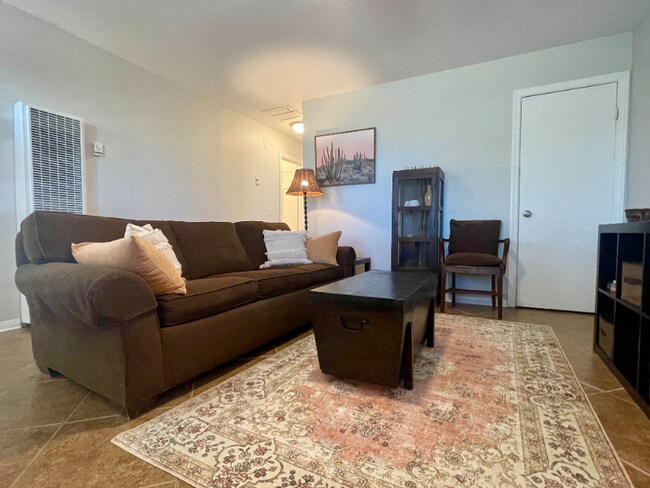 Foto del edificio - 6186 Chia Ave