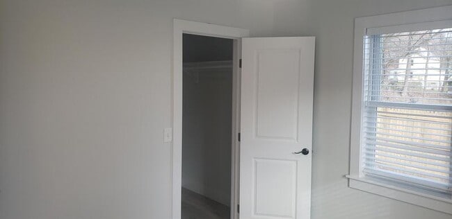 Foto del edificio - 453 Vineyard Ave