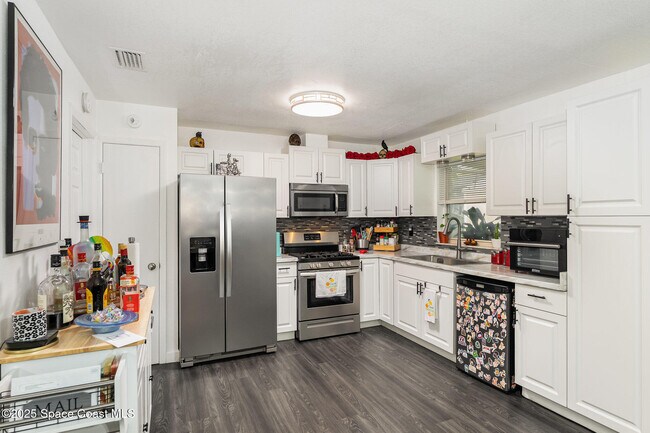 Building Photo - 1707 N Eden Cir